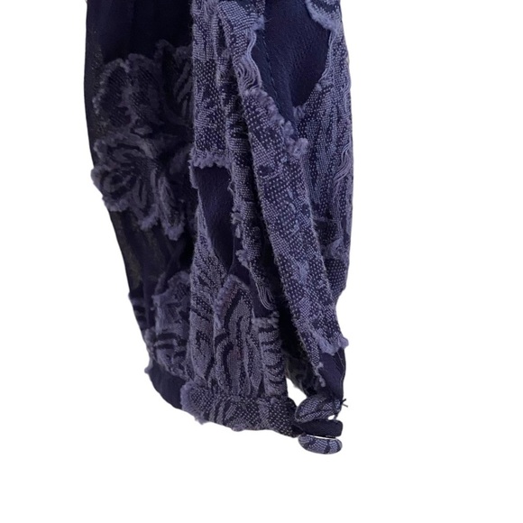 Wilfred by ARITZIA ‘Augustine’ Cropped Sheer Floral Embroidered Blouse - Picture 4 of 10